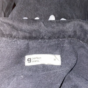 Ginatricot svartjeans jacka - Köptes för 5 månader sen och har aldrig använts. Storlek M