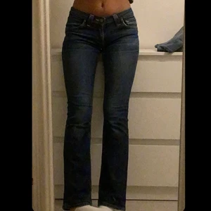 Vintage lowwaist denimbirds jeans - klassisk blå färg med låg midja, ett par favoriter men använder inte så mycket längre. bra skick !!! Nypris runt 1200kr