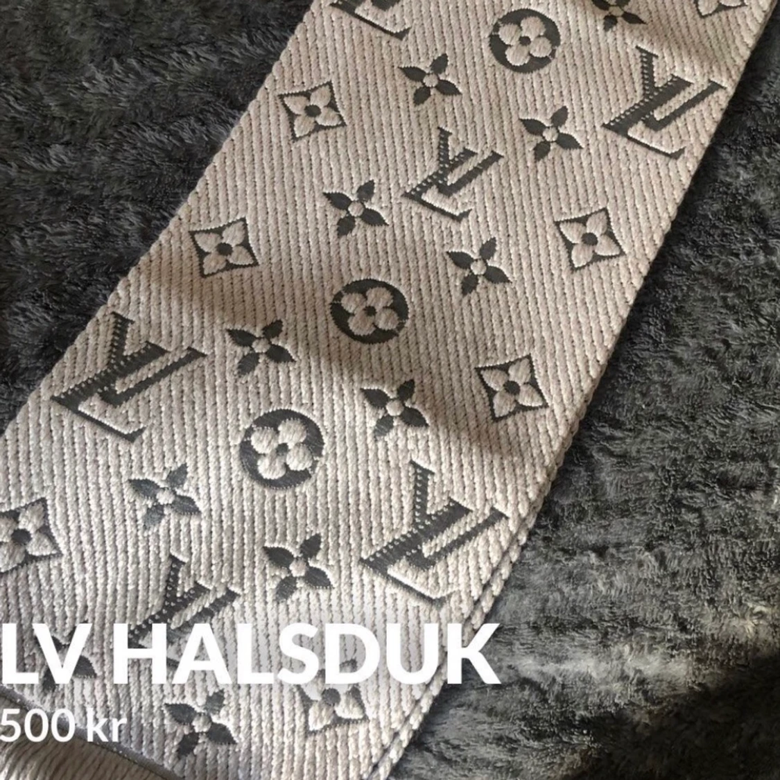Lv halsduk helt ny  - 91