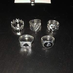 Säljer 2 stycken ringset med 5 stycken ringar (149kr - set). Vid eventuella frågor/intresse hör av dig, mvh Filip
