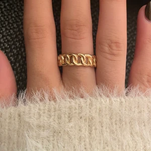 Ringar - Säljer dessa fina ringar. 5kr/st eller köp alla TRE för 10kr❤️ dem är lite stora i storleken också🥰