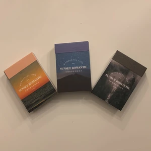 Tre små block - Tre block innehållande motiv liknande det på framsidan. Varje block innehåller motiv av färgen på framsidan, men en del blandade bilder i den färgen och stilen inuti. De tre säljs ihop💝😄