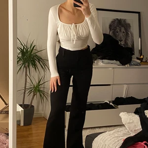 En söt topp - En söt topp med skönt material. Aldrig använd. Strl S. En Frakt spårbart 66kr, ej spårbart 48kr💕