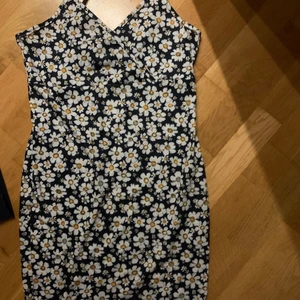 Klänning - Klänning ifrån shain, som inte kommer till användning.