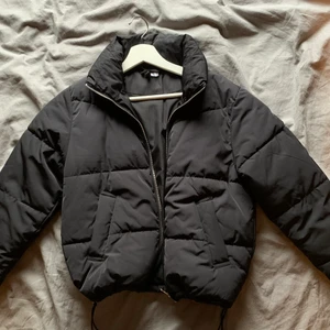 puffer jacket - puffer jacket ifrån h&m som är sparsamt använd, supermysig och passar till mycket💘⚡️