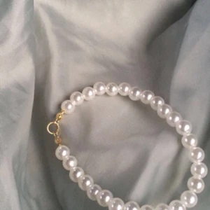 Armband 16 kr - Vita Kullor + Extra Saker