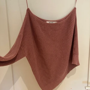 One shoulder  - Säljer min one shoulder från NAKD storlek S! 