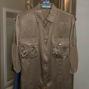 Guess skjorta  - jätte snygg skjorta jätte len och mysigt 