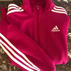Adidas Tröja - Knappt använd :)