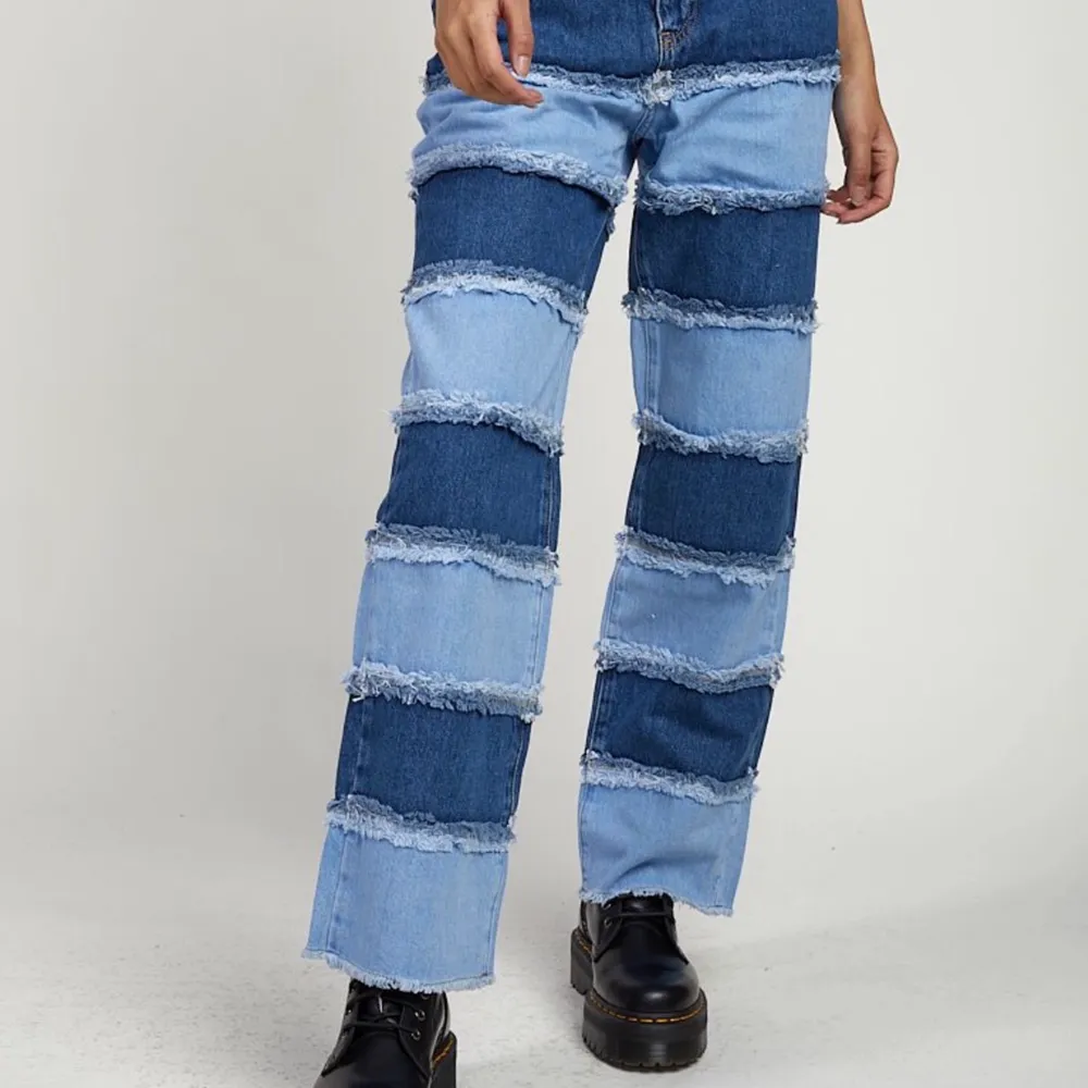 sjukt snygga patchwork dad jeans från ragged priest. Storlek 24. Aldrig använda. Kan gå ner i pris vid snabb affär. Jeans & Byxor.
