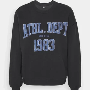 Sweatshirt  - Säljer min sweatshirt från Gina tricot som är i sjukt bra skick.