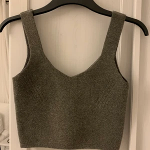 Zara Topp - Super fin stickad topp från zara som aldrig är använd!!💕 möts upp i stockholm annars står du för frakt!