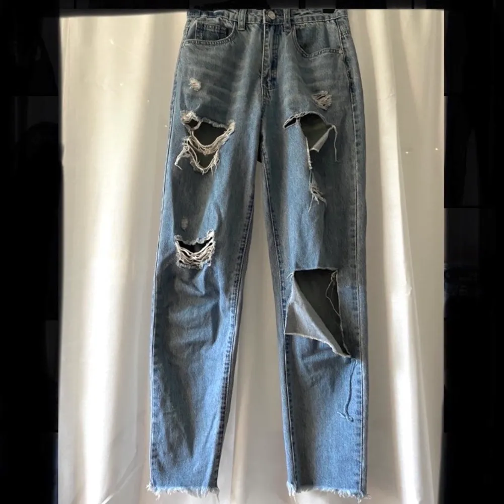 Snygga jeans men jag använder inte dom längre. Först till kvarn. Ingen budgivning. 120kr+frakt. Jeans & Byxor.