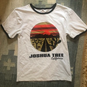 Helt ny t-shirt Joshua Tree  - Helt ny, storlek S :) 