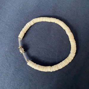 Armband - Gjort av snäckor 