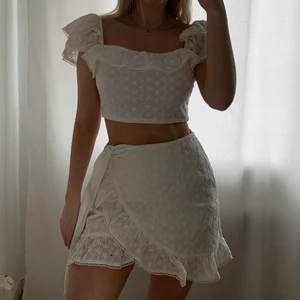 Saboskirt set - Säljer detta söta set med topp och kjol från Saboskirt i strl M i båda, passar mig som vanligtvis har strl S. Delarna kan köpas separat för 100 kr st eller tillsammans för 170. Aldrig använda med lapparna kvar. Frakt tillkommer!