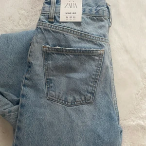 Vida jeans - Helt nya ZARA jeans, bara testade. Slutsålda på hemsidan       Byta från 300kr eller köp direkt för 500kr