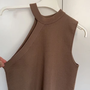 Brunt linne - Brunt linne från Zara. Storlek M men passar en S lika bra!! Köpare står för frakten 