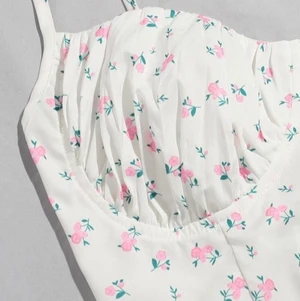 Somrig topp - Helt oanvänd, storlek S, frakt tillkommer