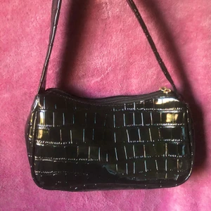 Axelväska  - Svart axelväska använd få gånger. 50kr ink frakt 