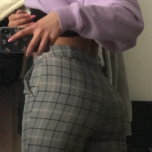 Shorts - Sitter väldigt fint på kroppen och är väldigt bekväma. Säljer pågrund utan av att dom är för tajta.💕