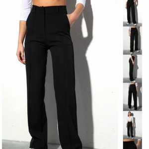 Kostymbyxor - Svarta högmidjade kostymbyxor från Madlady. Stretchigt material som sitter fint i midjan och perfekta i längden. Använt 3 gånger. Säljer pga för stora. Har beställt ett par precis lika dana fast i en storlek mindre då jag är ganska smal. Orginal pris 499kr. Frakten kan diskuteras vid intresse.