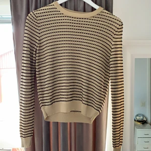 Trendig ZARA tröja - Guld/brun tröja ifrån zara. Super snygg & knappt använd 💓🌟