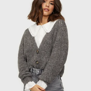 Cardigan från pieces - Nyskick! Endast använd två gånger pga fel storlek. Inköpspris 499:-