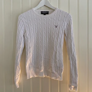 Gant Kabestickad tröja - Säljer denna tröja från Gant då den inte längre används. Den är i Storlek S.
