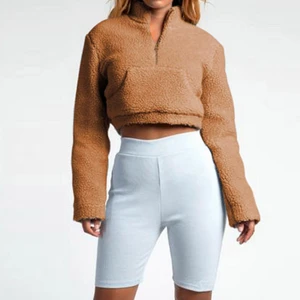 tröja i teddy, med dragkedja och ficka - <3 buda