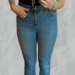 H&M skinnet jeans som är super bekväma! Skriv privat för mer bilder 