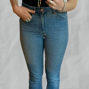 H&M skinnet jeans  - H&M skinnet jeans som är super bekväma! Skriv privat för mer bilder 