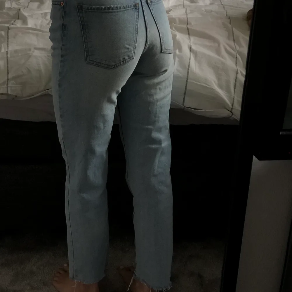 Jeans från Bershka. Storlek 34, jätte bekväma jeans i en mom jeans modell.. Jeans & Byxor.