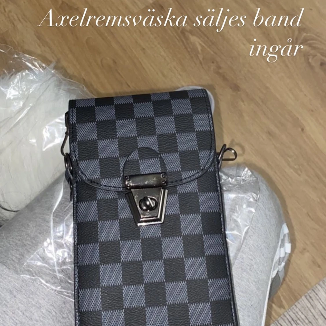 Axelremsväska med band - 90