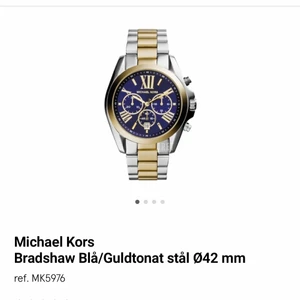 Michael Kors klocka  - Michael kors klocka. Köpt på uret.se för 2545kr knappt använd, alltså är den i nyskick. Kontakta för fler bilder. Pris kan diskuteras vid snabbaffär.  