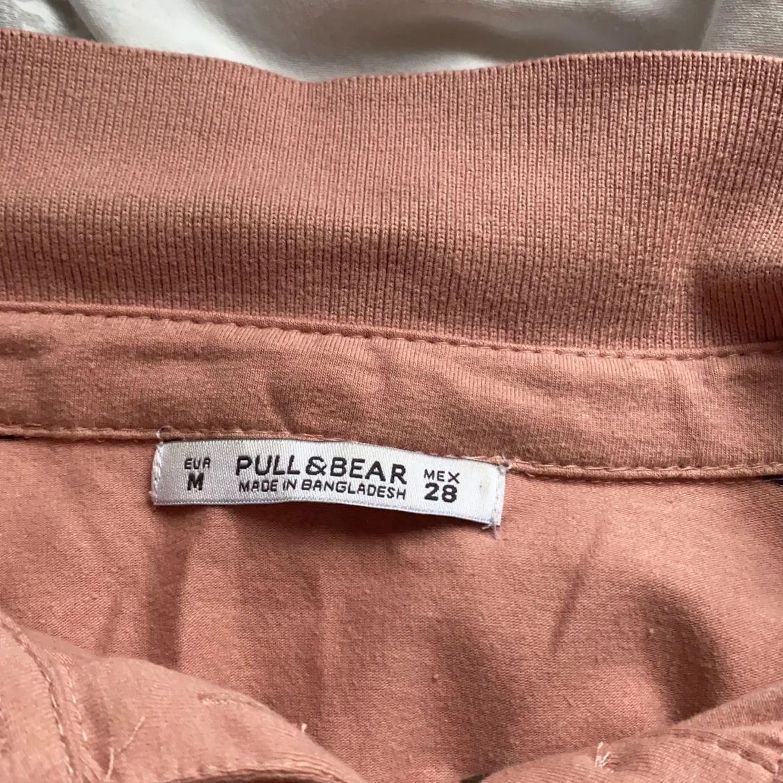 Mjuk tröja med skjortkrage - 91