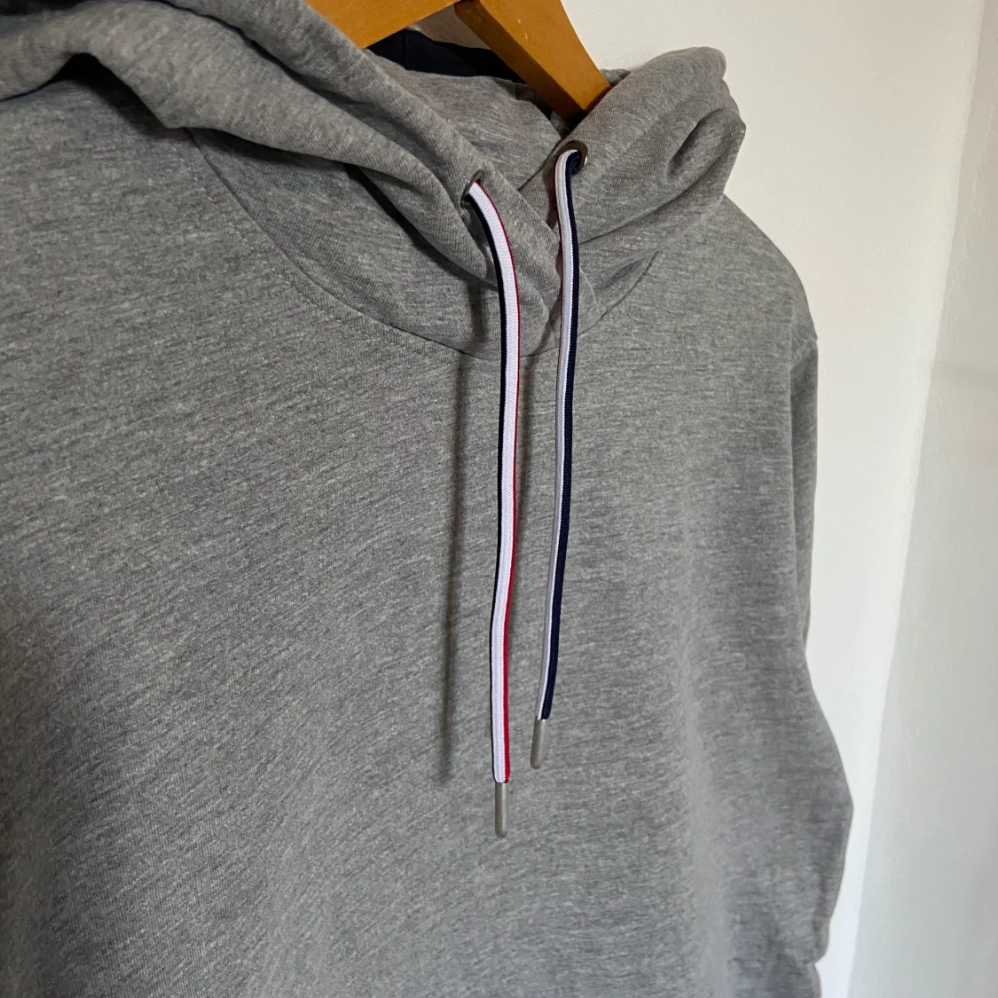 Grå tröja  - 91