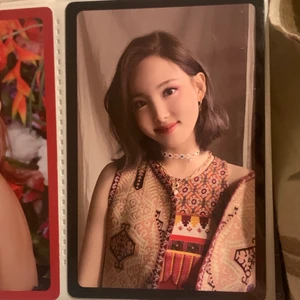 Nayeon photocard, officiellt - Bara legat i min binder och är i bra skick! Samfraktar självklart om du köper flera!