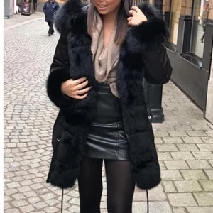 Fatima parka jacka - Säljer nu min fina Fatima parka jacka, som är i nyskick! Den är så fin nu inför vintern och den gör till en hel outfit. Säljer pgr sv att den blivit för liten för mig. Hör av dig om du är intresserad !!