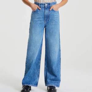 Idun petite jeans från Gina tricot. Aldrig använda, pris lappen sitter kvar. Nypris är 599kr. Stl 32