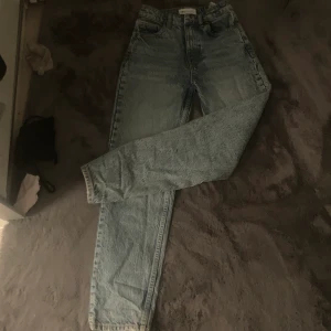 Snygg jena - Tar ej imot några returer tveka inte att kontakta om du vulll köpa !! Kontakta it om du frågar om storleken för de står reden de💞💞