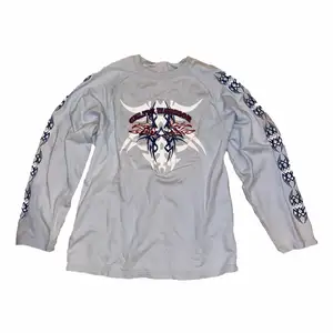 Skön långärmad cool y2k tröja med häftigt tribal print💯 unisex tröja i M (kille) L (tjej) storlek