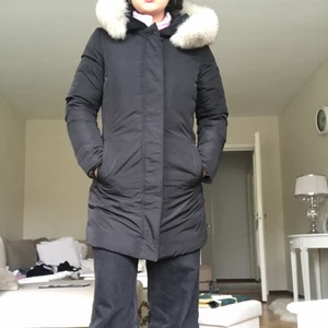 Dekker jacka för vintern  - En vinterjacka från dekker i storlek 46 men sitter smått och passar mig som har storlek 40/M/S.