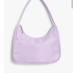 Monki väska - En väska från monki i finaste färgen, säljer för att den inte kommer till andvändning längre. skriv för fler bilder💕💕 köpt för 180kr