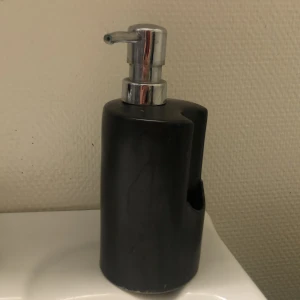 Tvålpump - Fin tvålpump, från hm! Packar den så den inte går sönder