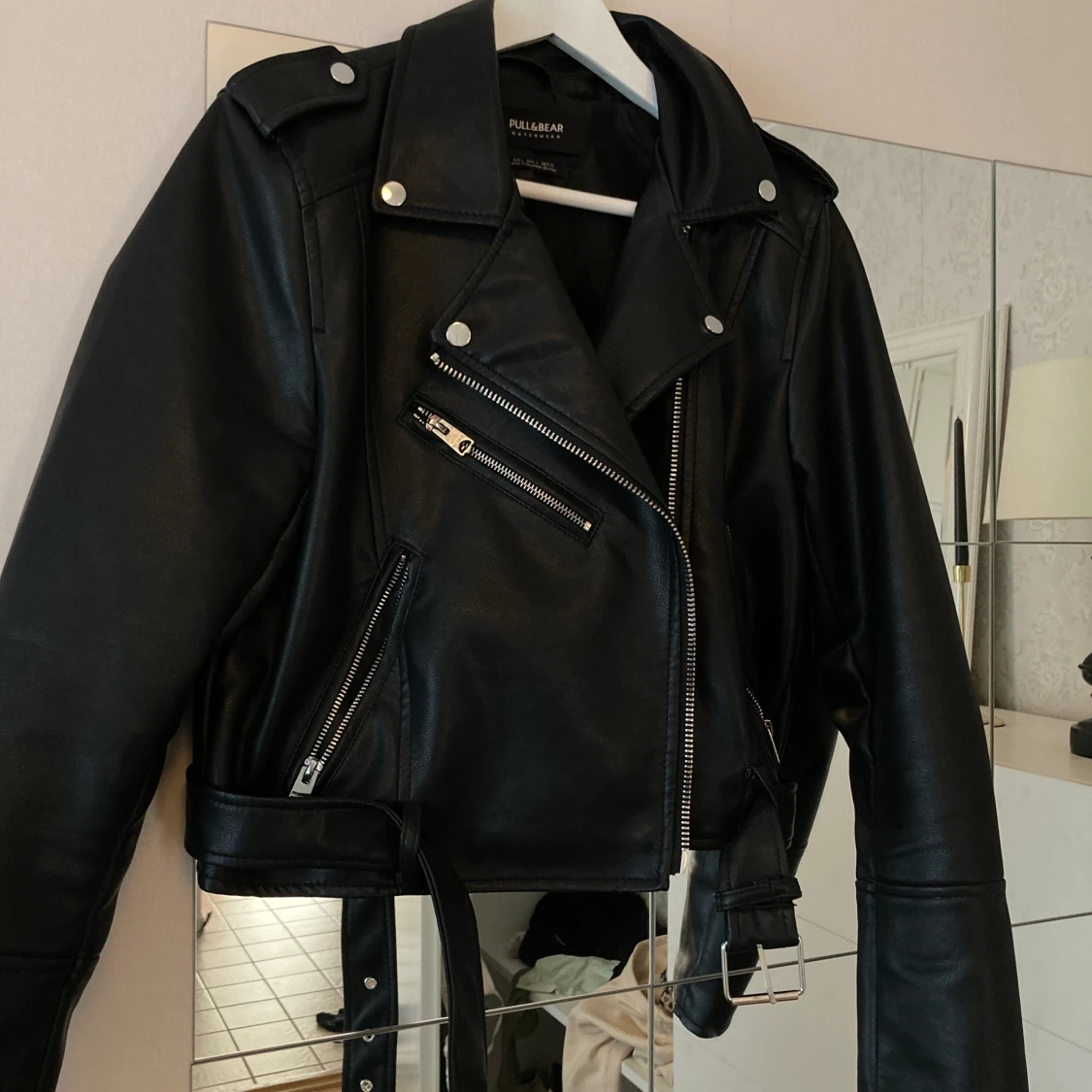 Skinnjacka från pull & bear - 90