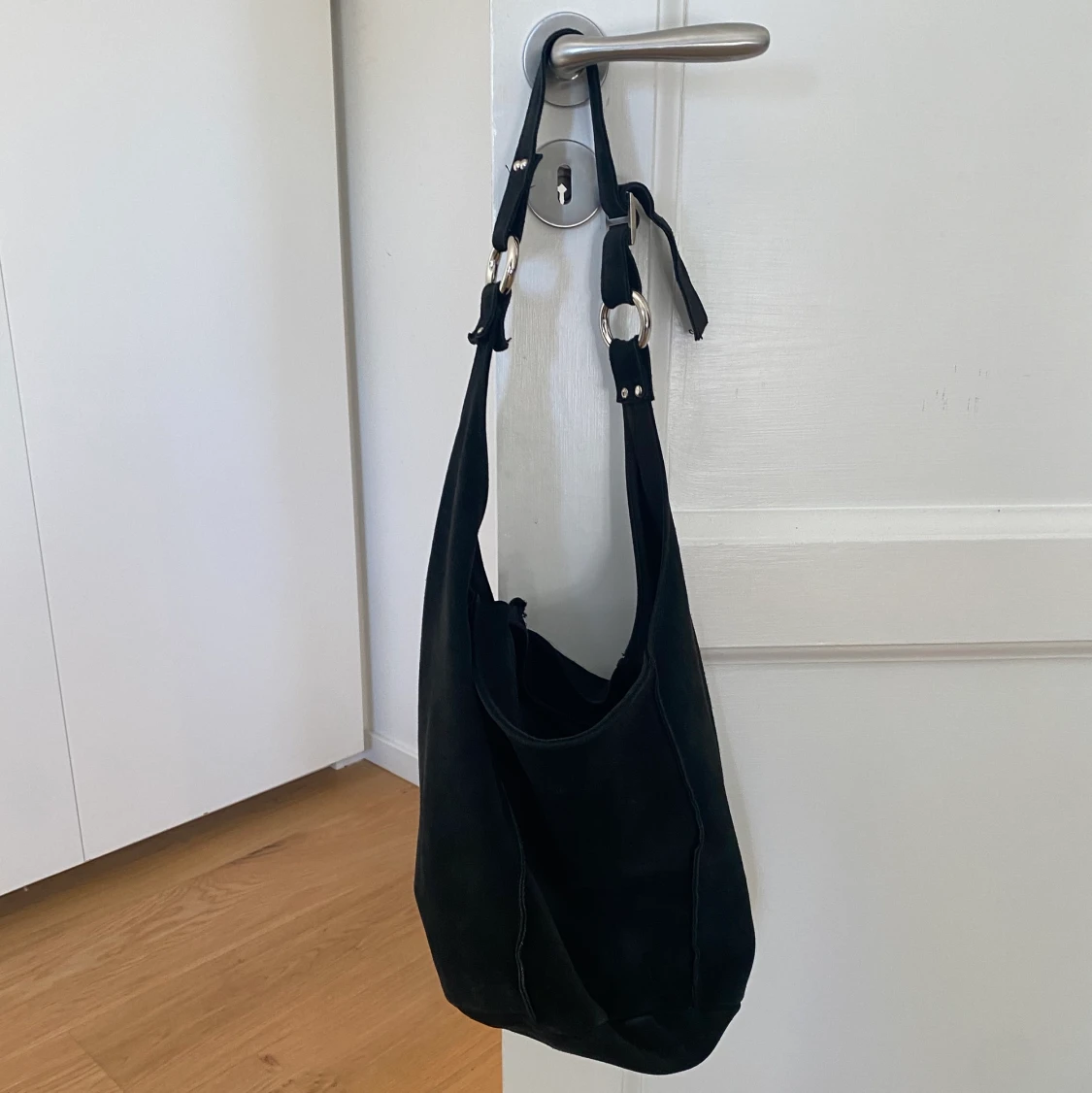 Svart väska i mocka  - 90