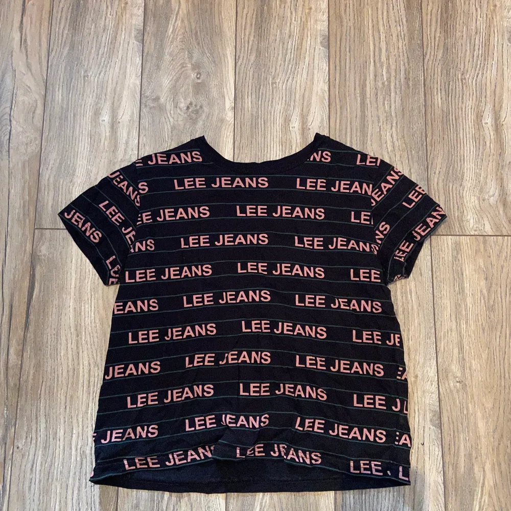 Lee jeans T-shirt, använd fåtal gånger . T-shirts.