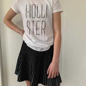 Hollister t-shirt - Vit t-shirt från Hollister i stl S🌞 60% bomull, 40% polyester