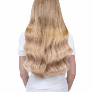 Löshår - Säljer nu mitt löshår från bellami i serien bugatti då jag inte får användning för det. Bugatti är ett extra tjock löshår på hela 340gram ( jämför med en standard hår förlängning som är 125gram). Löshåret är på 56cm och är i färgen dirty blond. Det är använt en gång i ca 5 timmar. Original box och hängare till håret ingår i priset!Nypriset är på 4000:- 